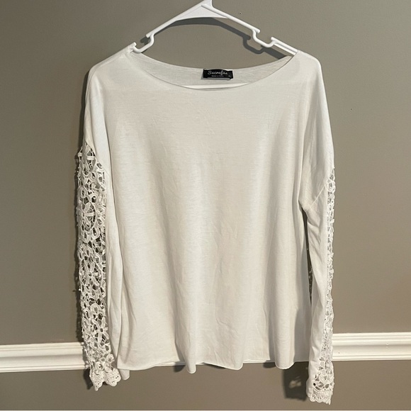 ⭐️4 for $10⭐️Crochet Lace Long Sleeve Shirt. - Picture 3 of 8